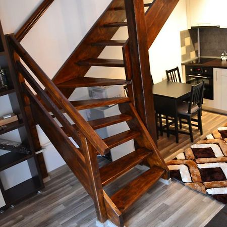 Apartament Golden Rose 1 บุชเตนี ภายนอก รูปภาพ